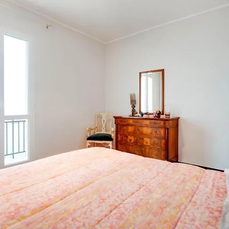 Scenic Holiday In Near Town Centre Cipressa