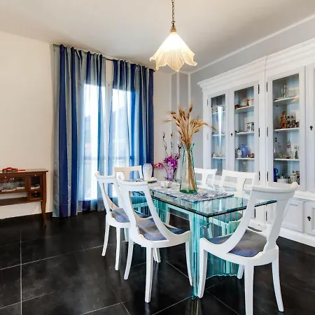 Scenic Holiday In Near Town Centre Feriehus Cipressa